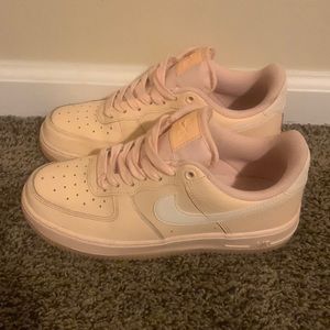 Nike AF1 salmon/gum